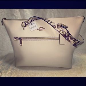 COACH Large Tote. NWT
